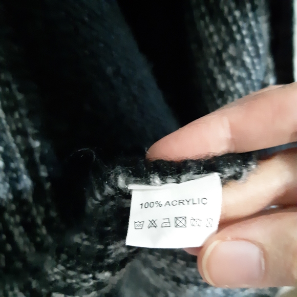 Circle sweater drapey, soft grey and black - Picture 5 of 8